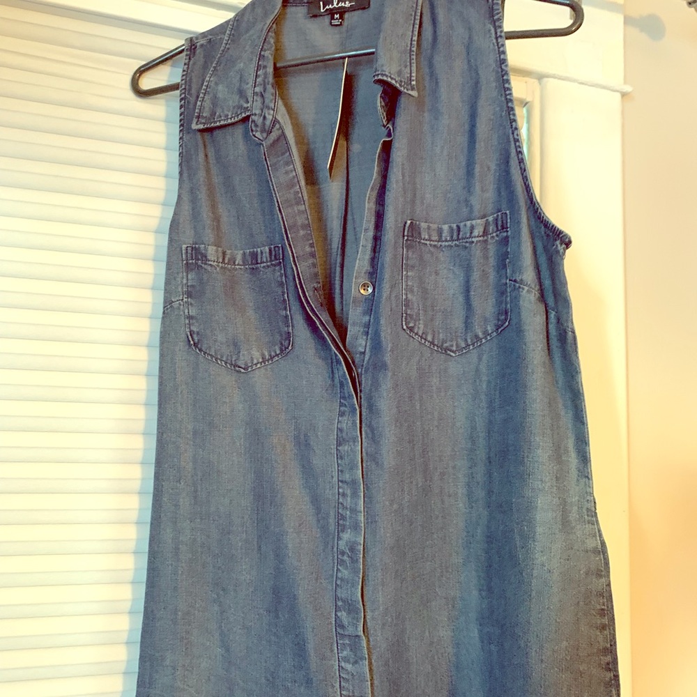 Lulu’s sleeveless denim top
